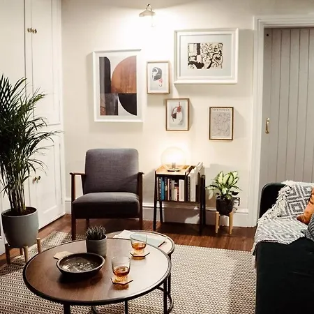 Artistic Hideaway Within York's Ancient Walls York