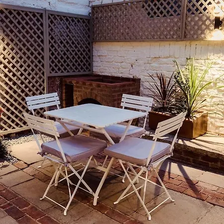 Artistic Hideaway Within York's Ancient Walls 別荘 *