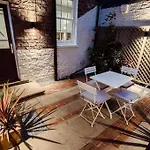 Artistic Hideaway Within York's Ancient Walls Ferienhaus