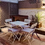 Artistic Hideaway Within York's Ancient Walls Ferienhaus *
