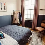 Ferienhaus Artistic Hideaway Within York's Ancient Walls *